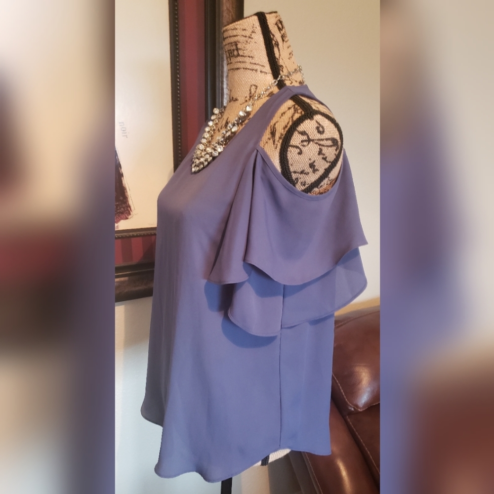 B Wear blue cold shoulder top M - Picture 3 of 4